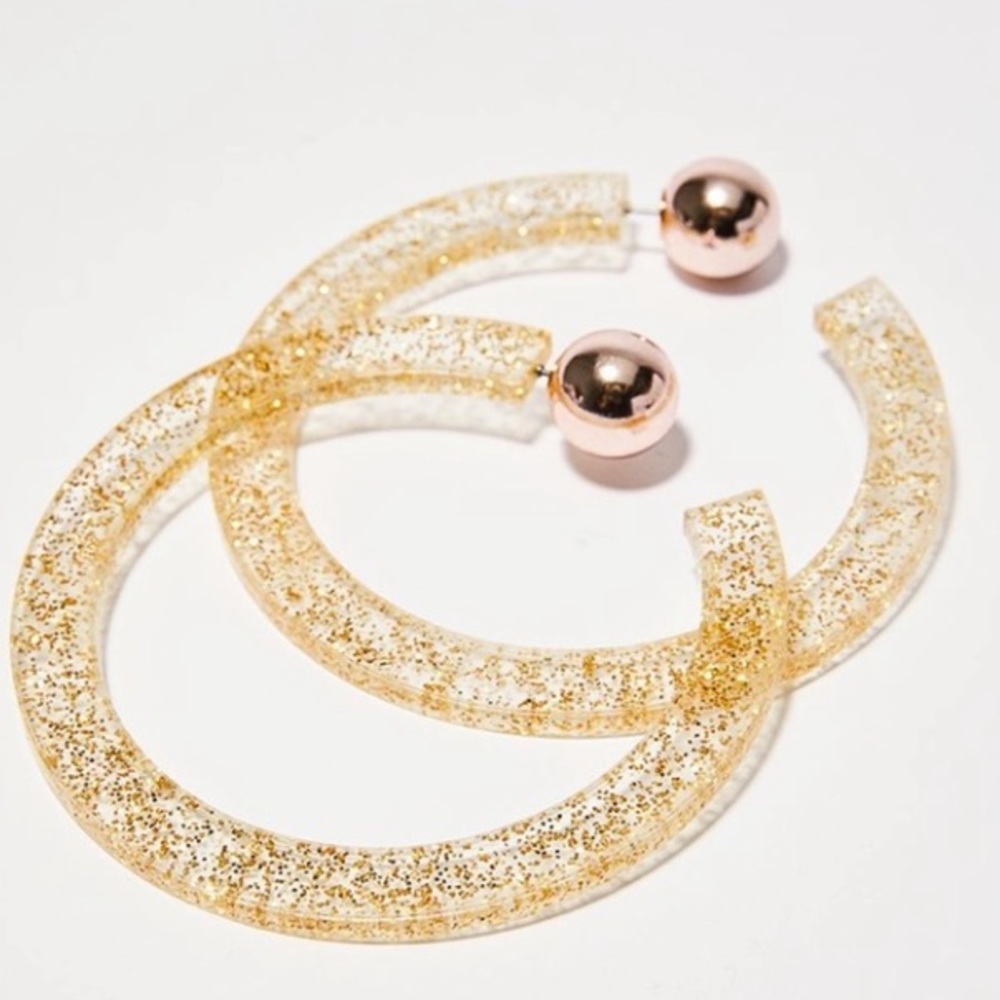 Gold hoop earrings✨